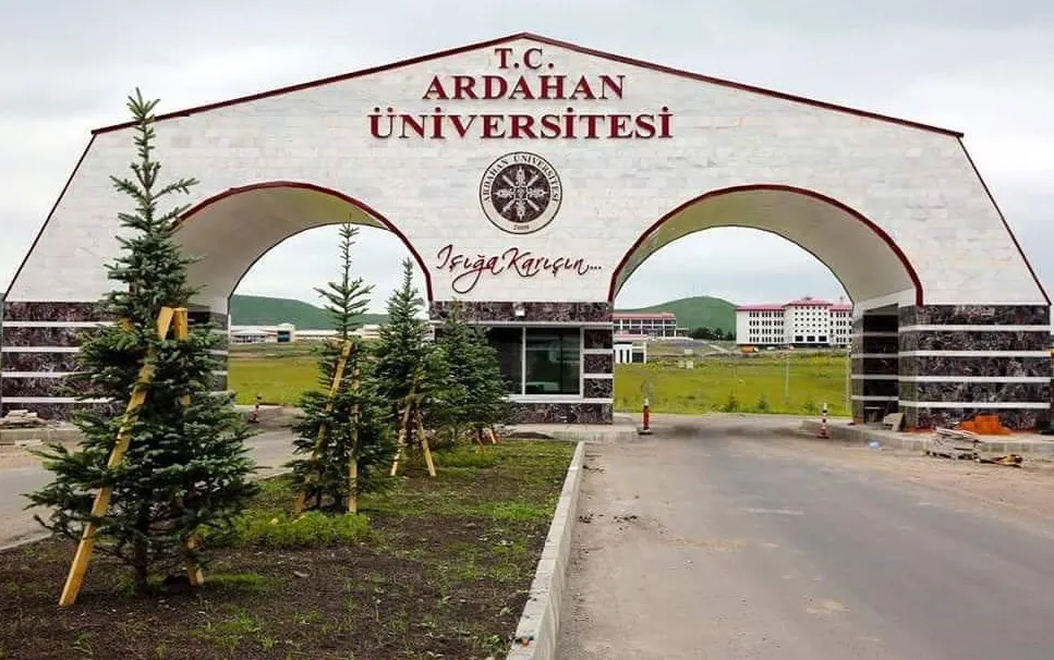 Ardahan Üniversitesi 2020-2021 Güz döneminde lisansüstü programlara öğrenci alacaktır.