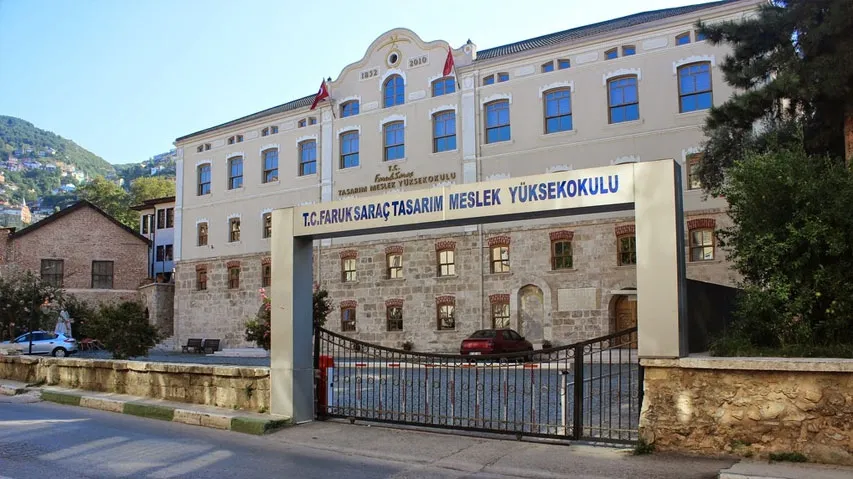 Faruk Saraç Tasarım Meslek Yüksekokulu 12 Öğretim görevlisi alacak, son başvuru tarihi 17 Eylül 2020.